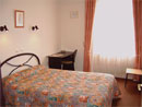 Chambre de l'h&ocirc;tel Saint-Louis &agrave; Lisieux